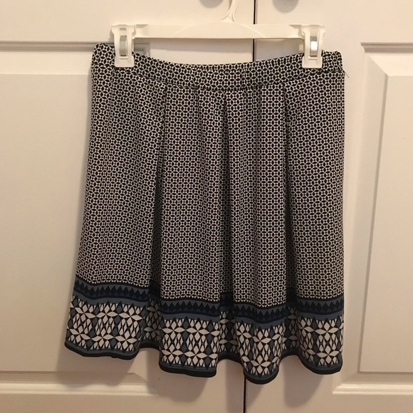Max Studio Dresses & Skirts - MAX STUDIO Knee Length Black & White Patterned Skirt